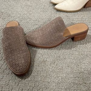 Crown vintage size 9 mules!